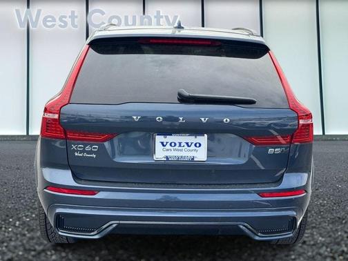 2023 Volvo XC60 B5 Ultimate Dark Theme