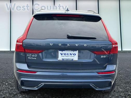 2023 Volvo XC60 B5 Ultimate Dark Theme