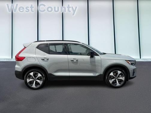 Metallic 2026 Volvo XC40 B5 Plus