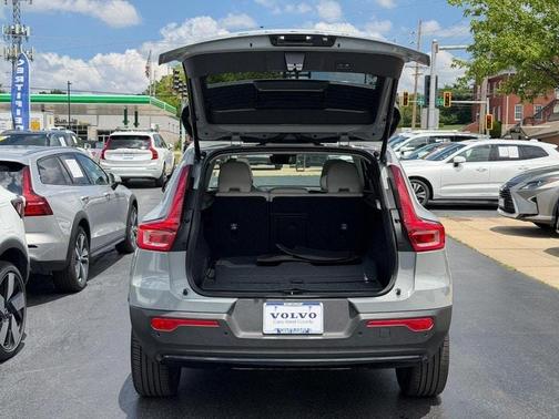 Metallic 2026 Volvo XC40 B5 Plus