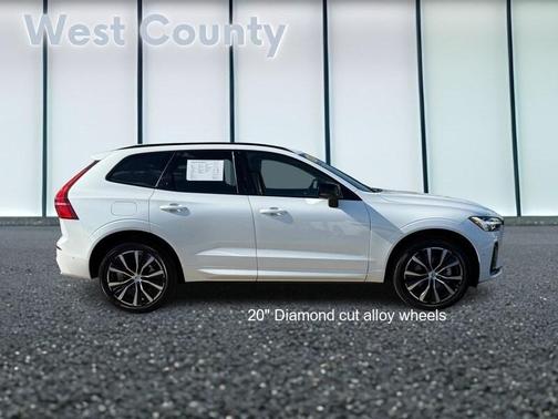 2024 Volvo XC60 B5 Plus Dark Theme