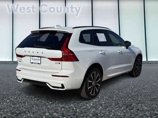 2024 Volvo XC60 B5 Plus Dark Theme
