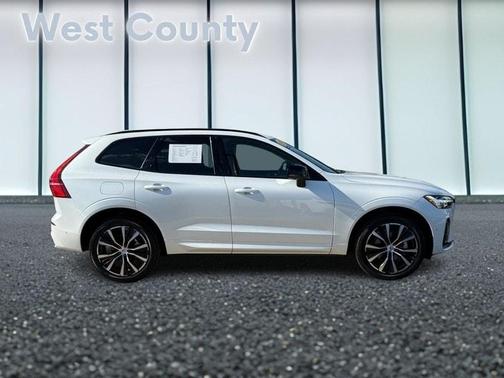2024 Volvo XC60 B5 Plus Dark Theme