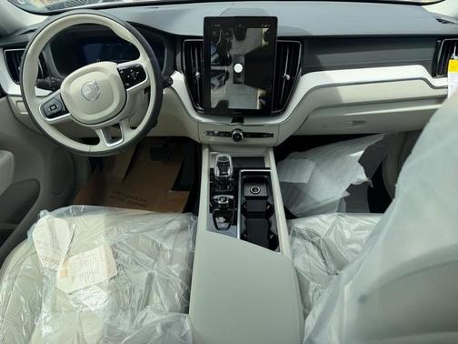 Bright 2026 Volvo XC60 B5 Ultra