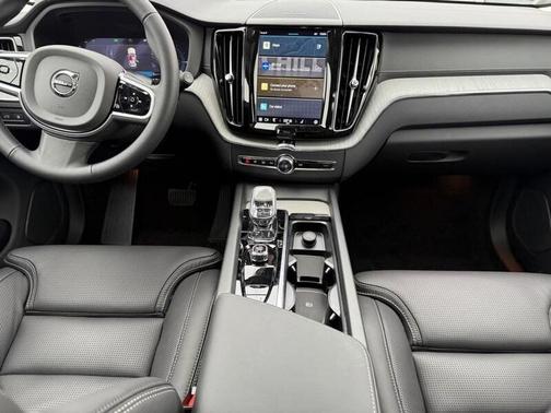 2025 Volvo XC60 Plug-In Hybrid T8 Ultra