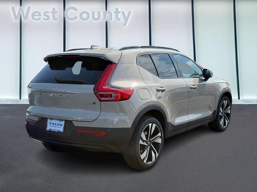 2026 Volvo XC40 B5 Plus