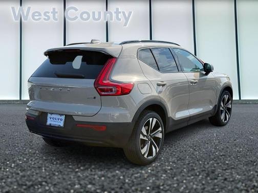 2026 Volvo XC40 B5 Plus