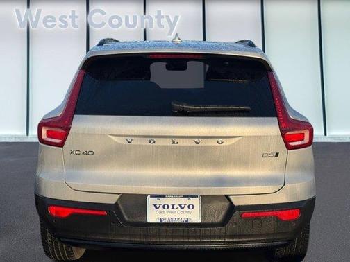 2025 Volvo XC40 B5 Plus Dark Theme