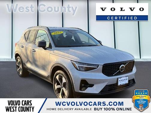 2025 Volvo XC40 B5 Plus Dark Theme