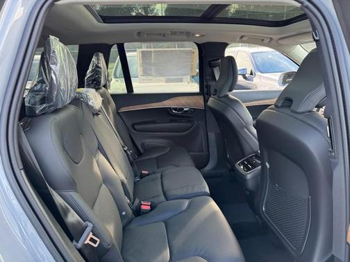 2025 Volvo XC90 B6 AWD Plus 7-Seater