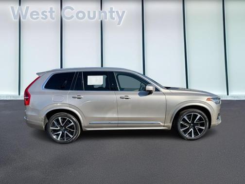 2023 Volvo XC90 B5 Plus
