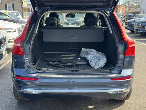 2023 Volvo XC60 B6 Ultimate Bright Theme