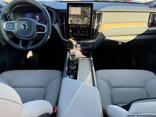 2026 Volvo XC60 B5 Core