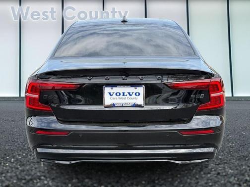 2024 Volvo S60 B5 Plus Black Edition