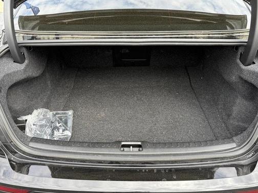 2024 Volvo S60 B5 Plus Black Edition