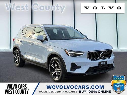 2025 Volvo XC40 B5 Core Bright Theme
