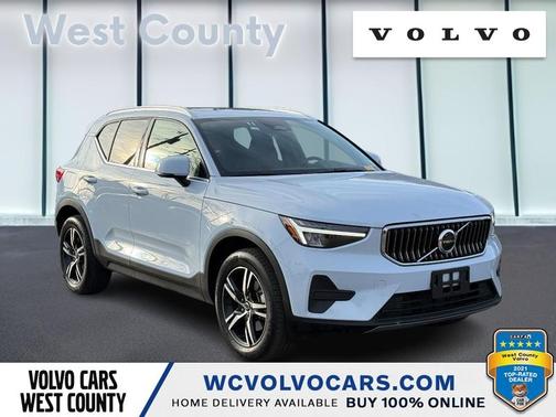 2025 Volvo XC40 B5 Core Bright Theme