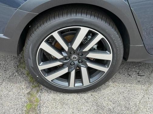 2025 Volvo V90 Cross Country B6 Plus