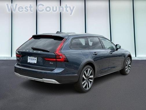 2025 Volvo V90 Cross Country B6 Plus