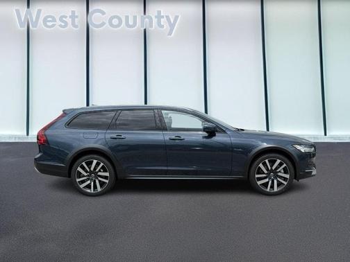 2025 Volvo V90 Cross Country B6 Plus
