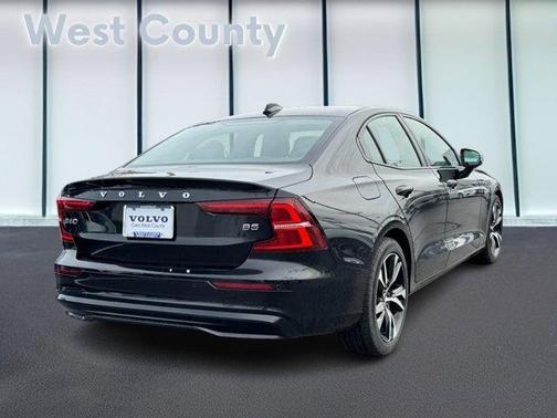 2024 Volvo S60 B5 Core Dark Theme