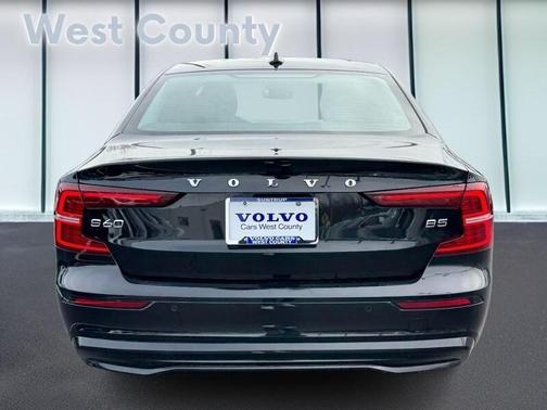 2024 Volvo S60 B5 Core Dark Theme