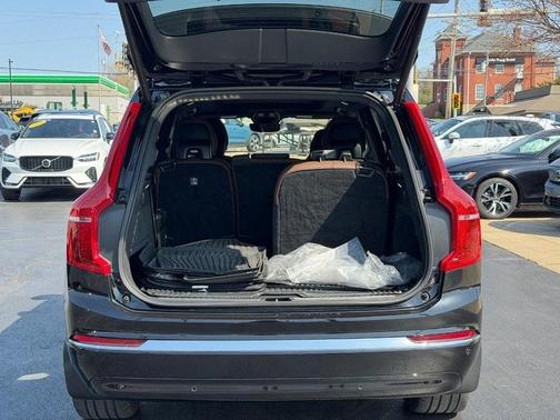 Onyx Black 2023 Volvo XC90 B6 Plus 7-Seater