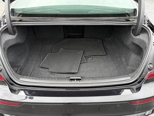 2024 Volvo S60 B5 Plus Black Edition