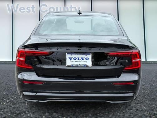 2024 Volvo S60 B5 Plus Black Edition