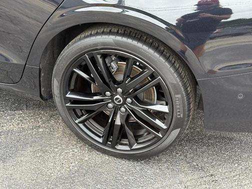 2024 Volvo S60 B5 Plus Black Edition