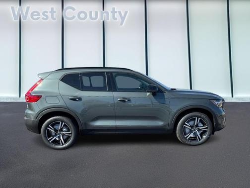 2026 Volvo XC40 B5 Core