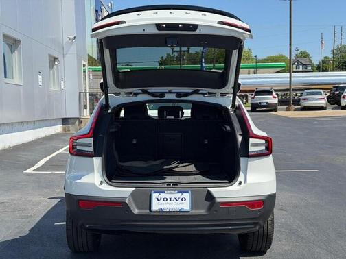 Crystal White 2023 Volvo C40 Recharge Pure Electric Twin Ultimate