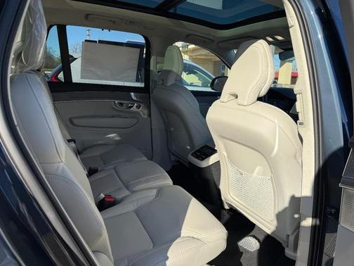 2026 Volvo XC90 B6 AWD Ultra Dark Theme 7-Seater