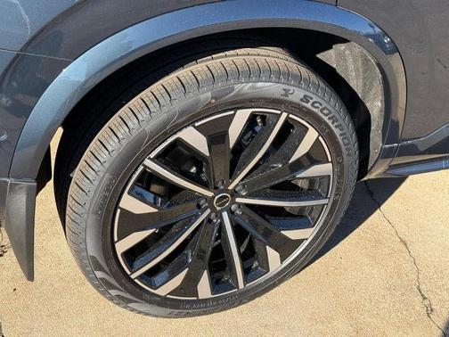 2026 Volvo XC90 B6 AWD Ultra Dark Theme 7-Seater