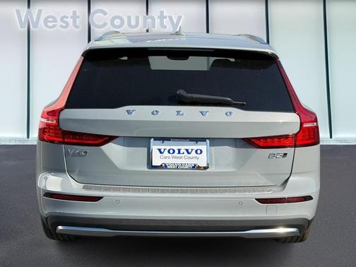 Metallic 2025 Volvo V60 Cross Country B5 Ultra
