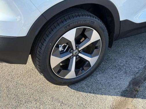 2026 Volvo XC40 B5 Core