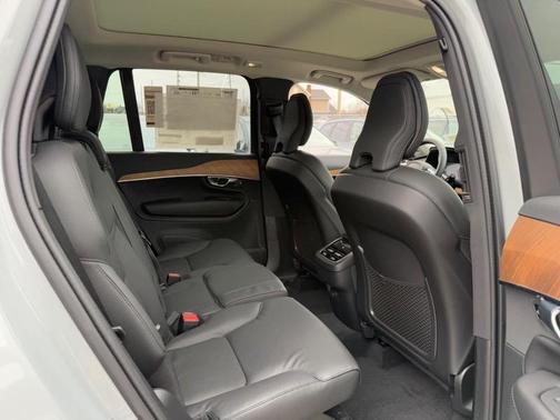 2025 Volvo XC90 B6 AWD Plus 7-Seater