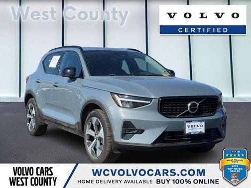 2023 Volvo XC40 B5 Plus Dark Theme