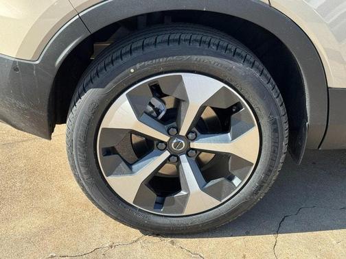 2026 Volvo XC40 B4 FWD Plus