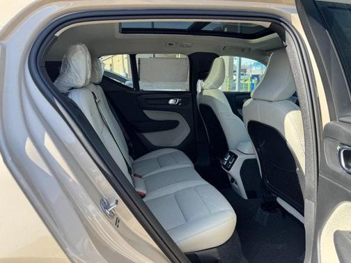 2026 Volvo XC40 B4 FWD Plus