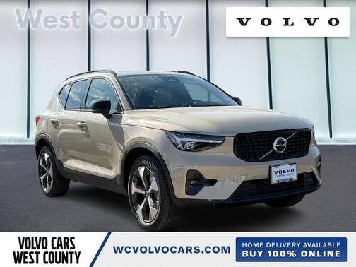 2026 Volvo XC40 B4 FWD Plus