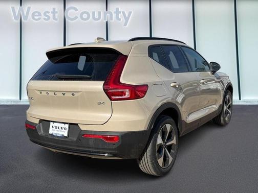2026 Volvo XC40 B4 FWD Plus