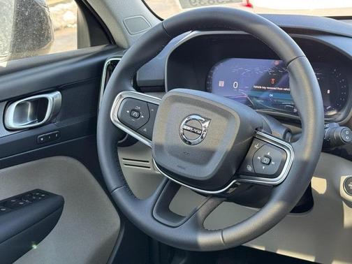 2026 Volvo XC40 B4 FWD Plus