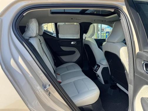 2026 Volvo XC40 B4 FWD Plus