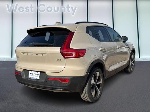 2026 Volvo XC40 B4 FWD Plus