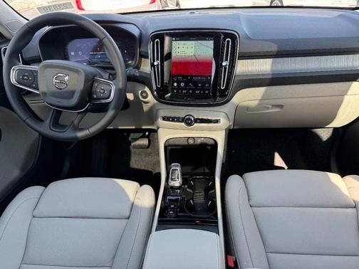 2026 Volvo XC40 B4 FWD Plus