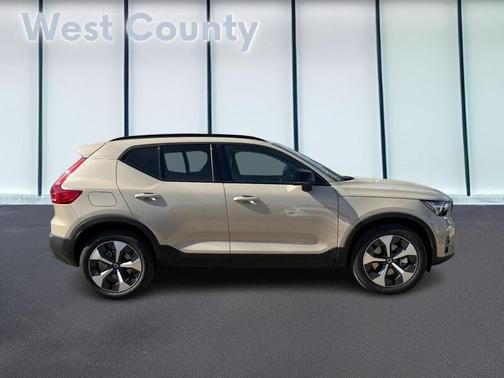 2026 Volvo XC40 B4 FWD Plus