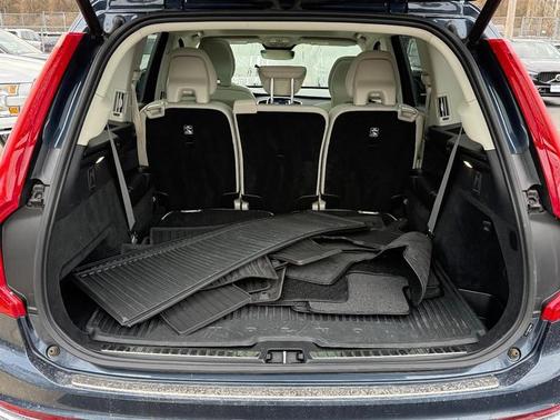 2023 Volvo XC90 B5 Plus