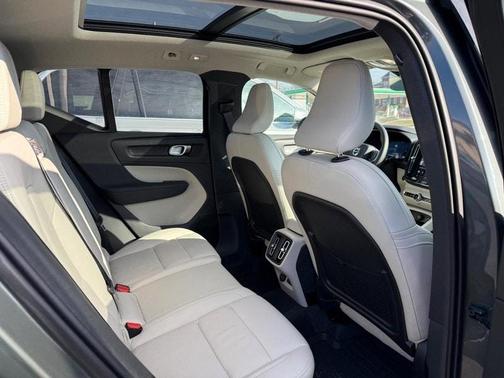 2026 Volvo XC40 B5 Ultra