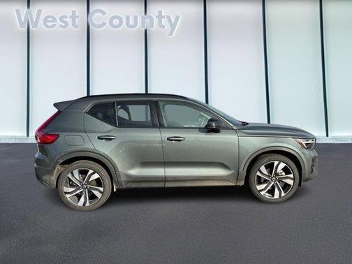 2026 Volvo XC40 B5 Ultra